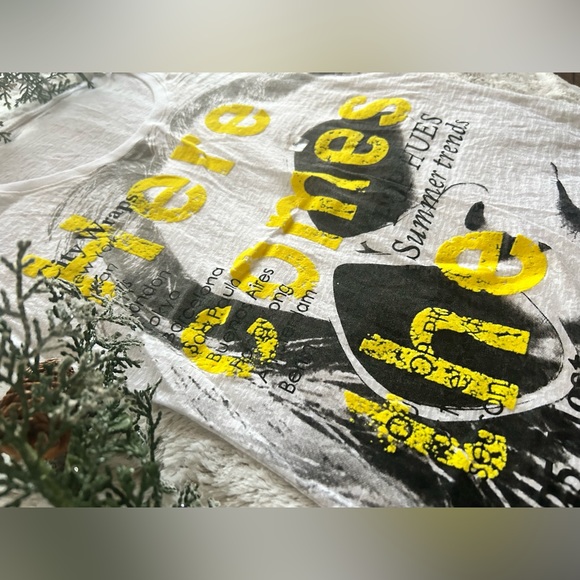 Express women's white graphic short sleeve - Picture 2 of 3